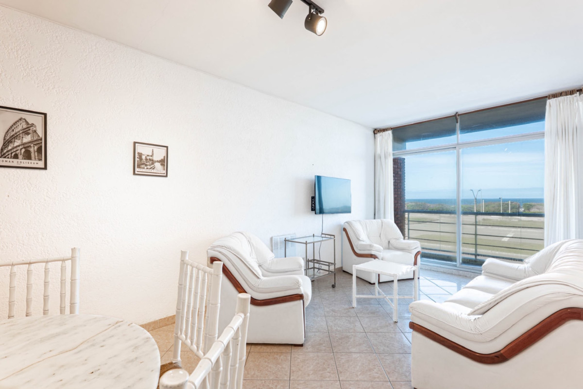 Exclusivo apartamento de 2 dormitorios y 2 baños frente al mar en Playa Brava