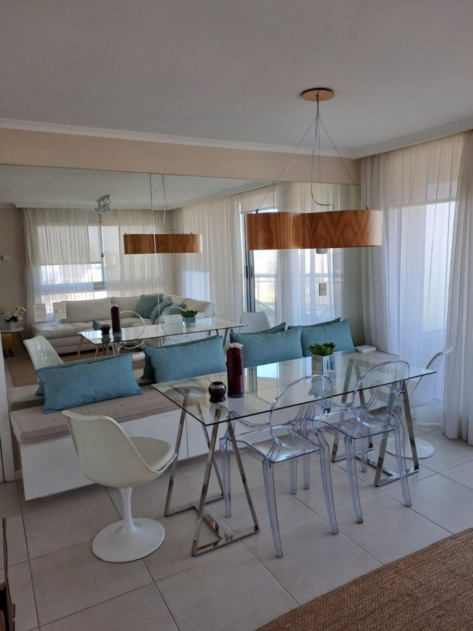 Alquiler temporario de apartamento de dos dormitorios con dos baños en torre con servicios sobre Roosevelt