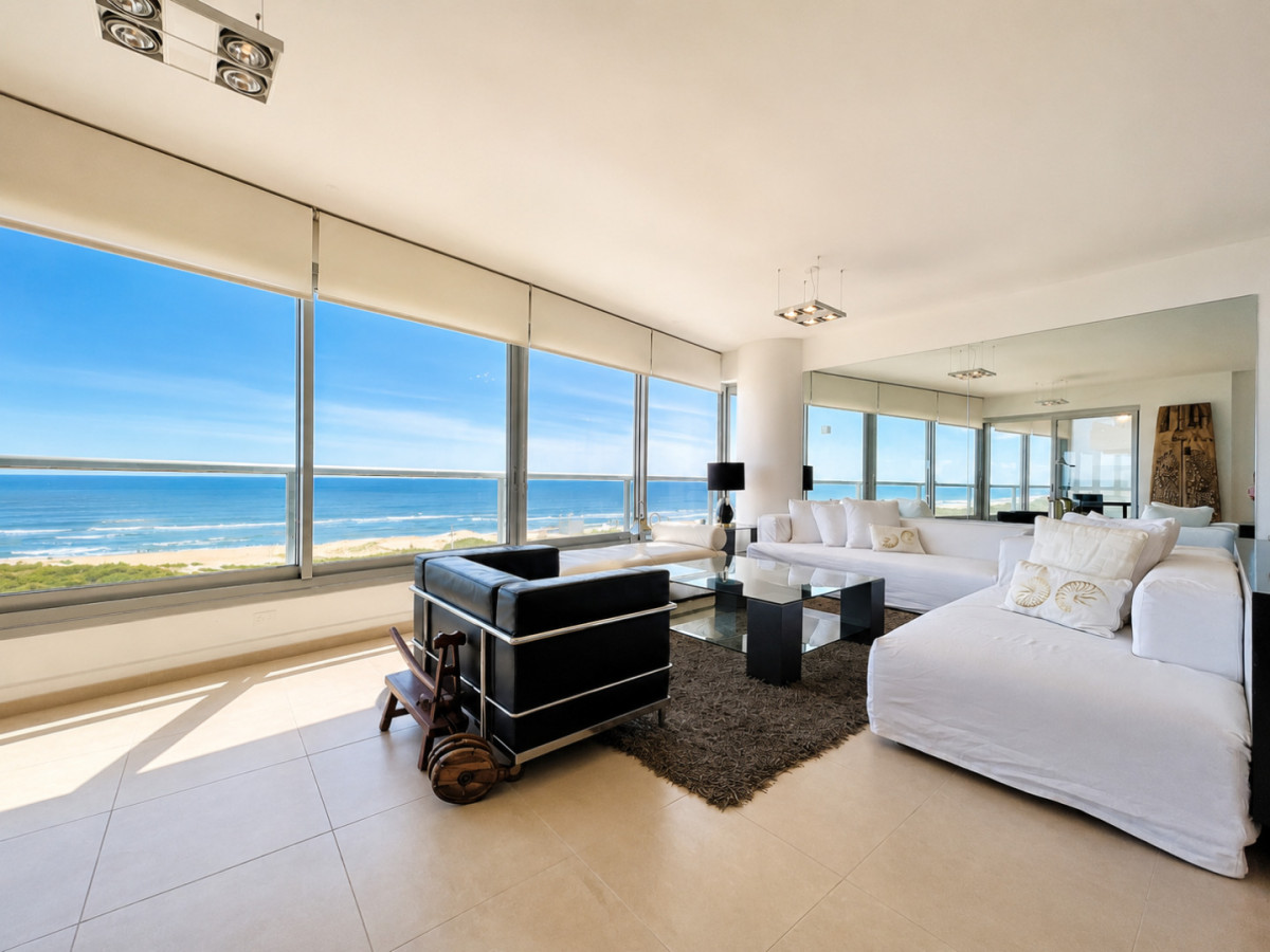 Apartamento esquinero de 3 Dormitorios ý Dependencia de servicio, Torre LE PARC, playa Brava. Punta del Este