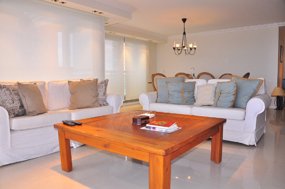 Excelente Apartamento de 3 Dormitorios y Dependencia en Playa Brava - Venta y Alquiler