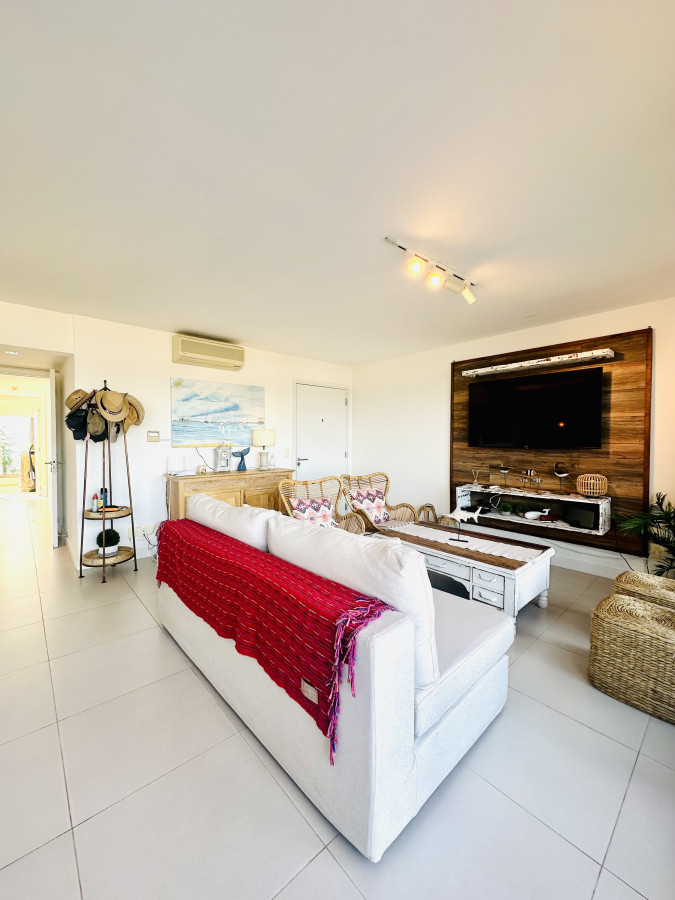 Venta de Apartamento de 2 Dormitorios y Parrillero en la Loma de la Ballena en exclusivo complejo