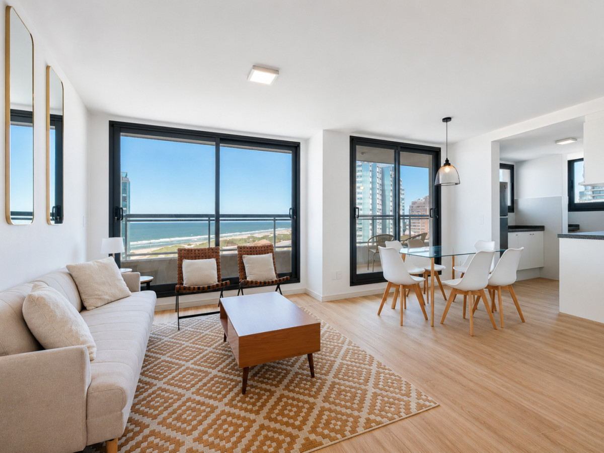 Moderno Apartamento de 2 Dormitorios en Venta, Playa Brava, Punta del Este