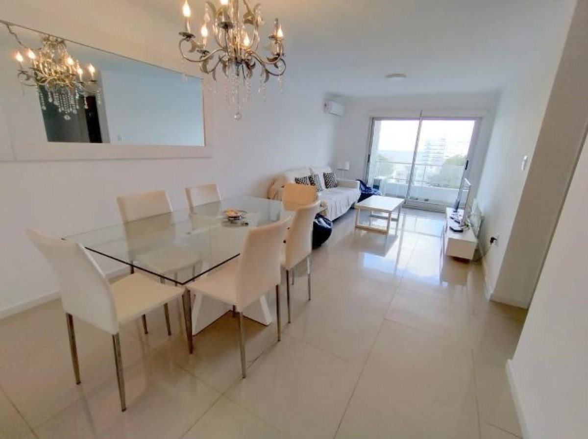Apartamento de 3 Dormitorios y Parrillero en Playa Brava - Punta del Este