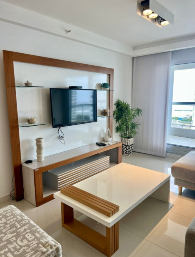 Venta de apartamento con vista al mar a pasos de playa Brava de 2 dormitorios con parrillero 