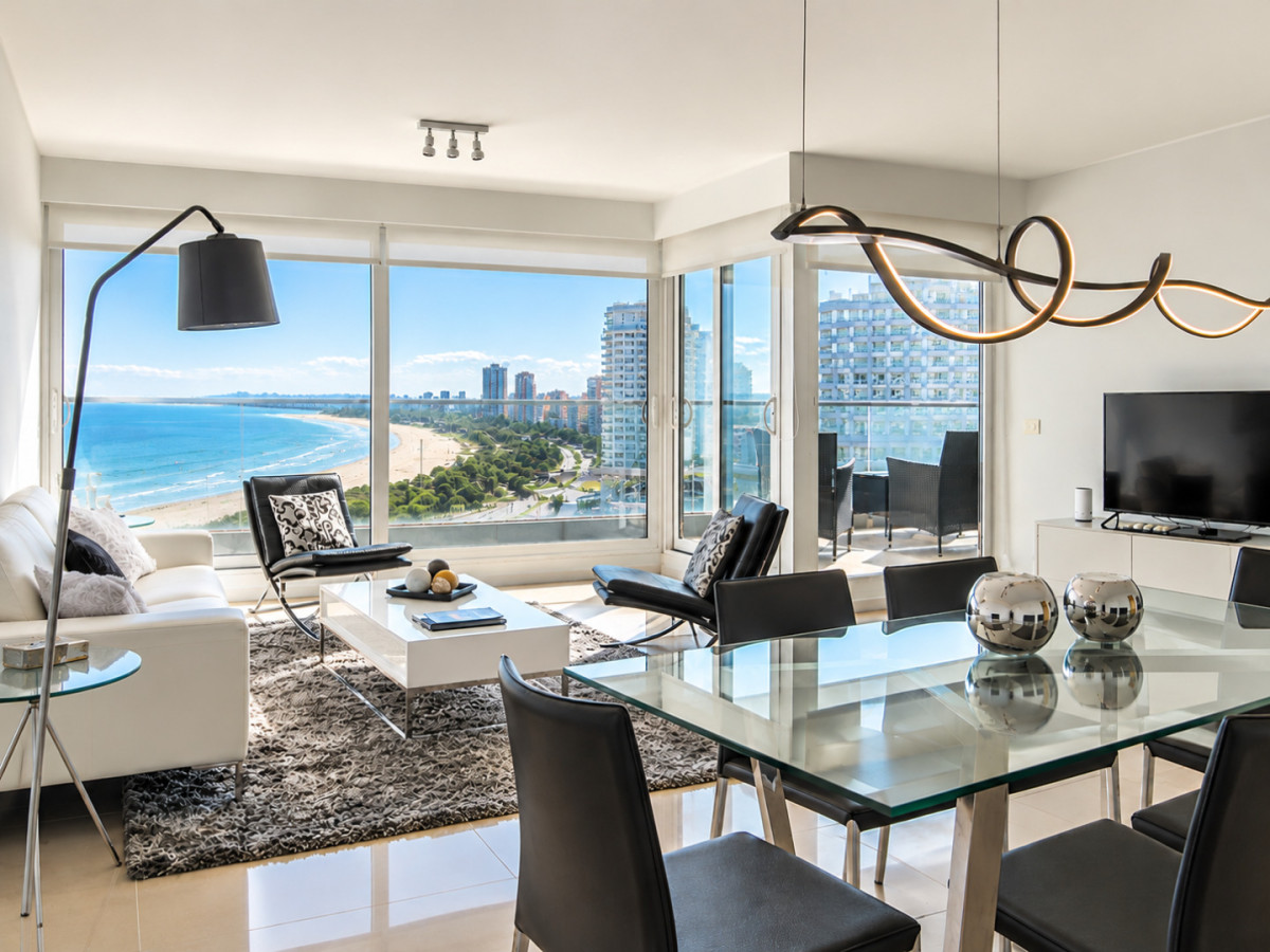 Moderno Apartamento de 3 Dormitorios en suite con Vista al Mar, Playa Mansa, Punta del Este