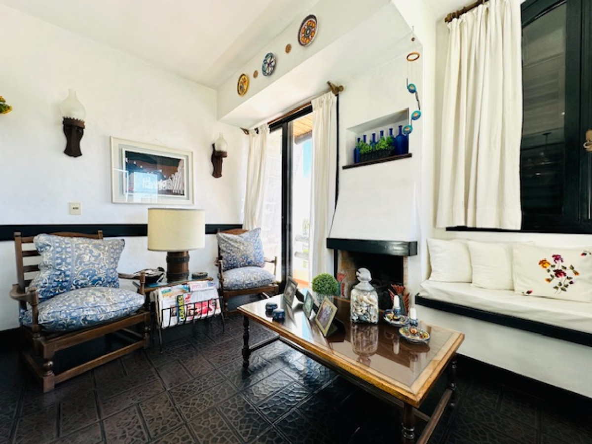 Venta de apartamento de 3 dormitorios y 2 baños a metros del Mar en Playa Mansa