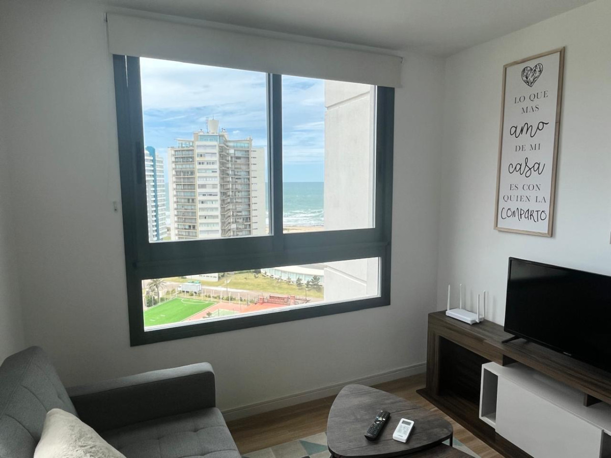 Venta y alquiler temporario de apartamento de 1 dormitorio a pasos de playa Brava