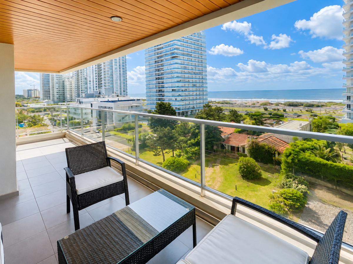 Apartamento de 2 Dormitorios a Pocos Metros de Playa Brava, Punta del Este