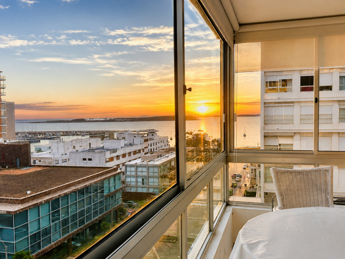 Apartamento en Venta, Península de Punta del Este. 3 Dormitorios con vista, reciclado 