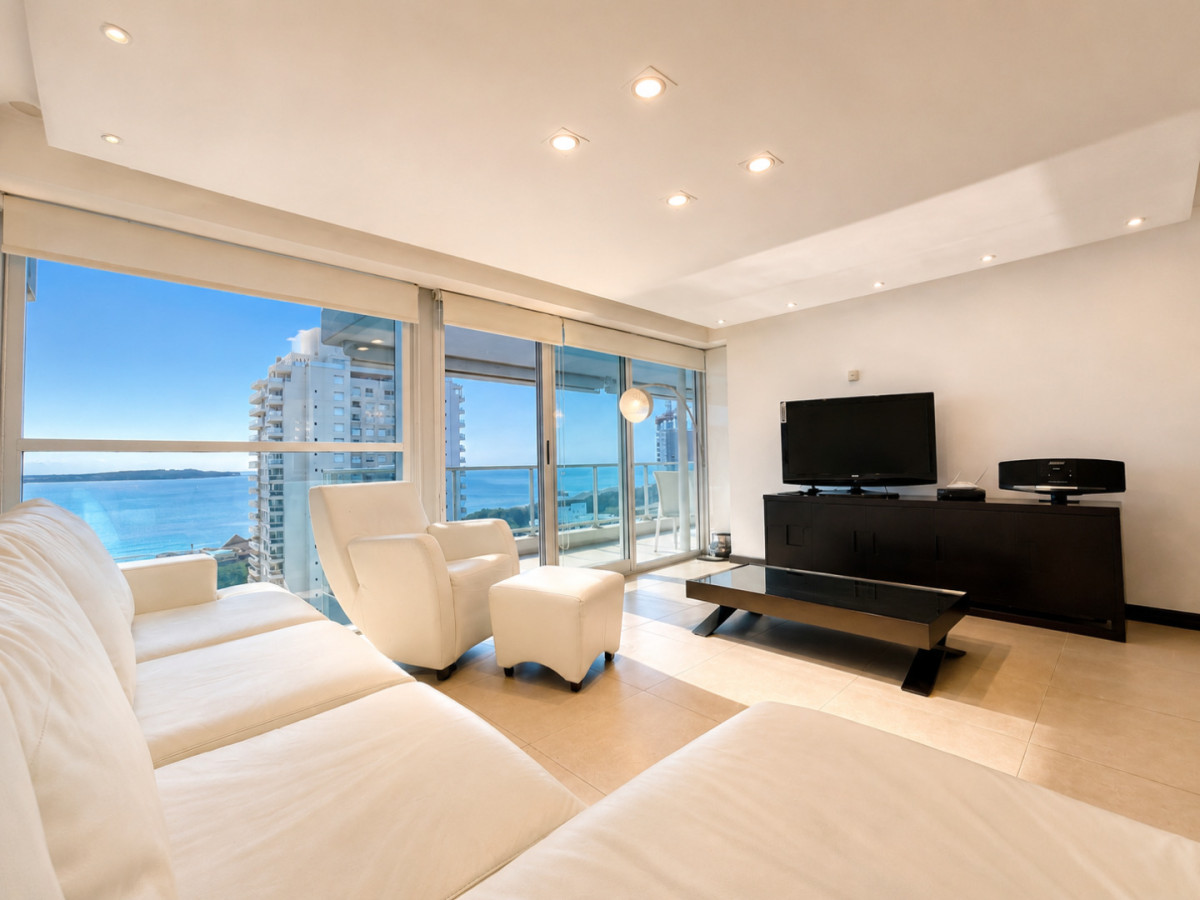 Venta de Excelente Apartamento de 3 Dormitorios con Vista al Mar, Playa Mansa, Punta del Este