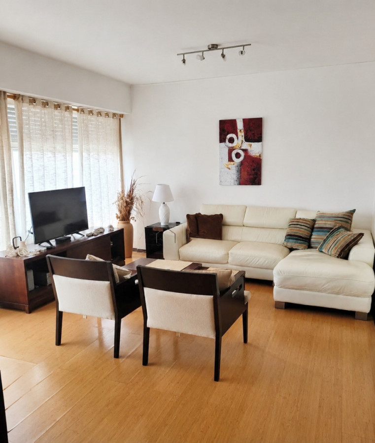 Venta | Apartamento de 2 dormitorios frente al mar – Playa Mansa, Punta del Este