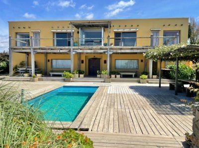 Gran casa en venta y alquiler temporario casi sobre el Mar en Altos de Punta Piedras