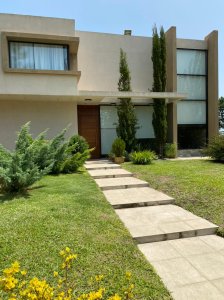 Excelente Casa de 3 Dormitorios en Barrio Privado - Punta del Este