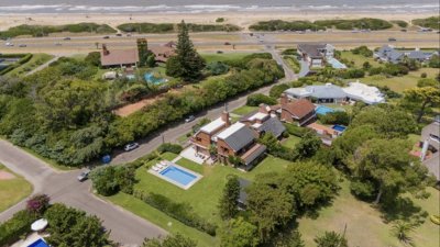 Excelente casa de 4 suites más dependencia con piscina climatizada a pasos de la Playa, San Rafael 