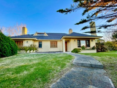 Casa de 4 Dormitorios en Playa Mansa, Punta del Este