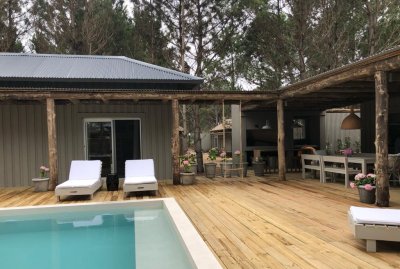 Venta y alquiler temporario de exclusiva casa de cuatro dormitorios mas dependencia en Barrio Pinar del Faro, Jose Ignacio