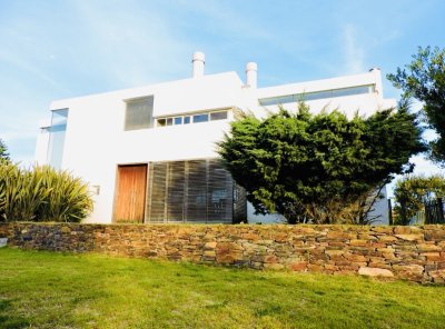 Excelente casa minimalista a pasos de la playa en Punta piedras, manantiales 