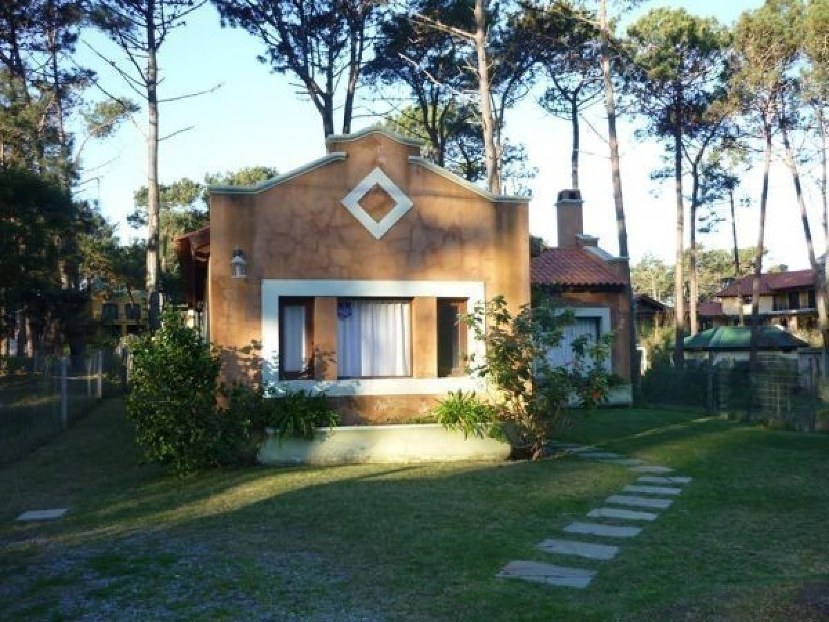 Venta y alquiler temporario de casa de tres dormitorios en Montoya, La Barra