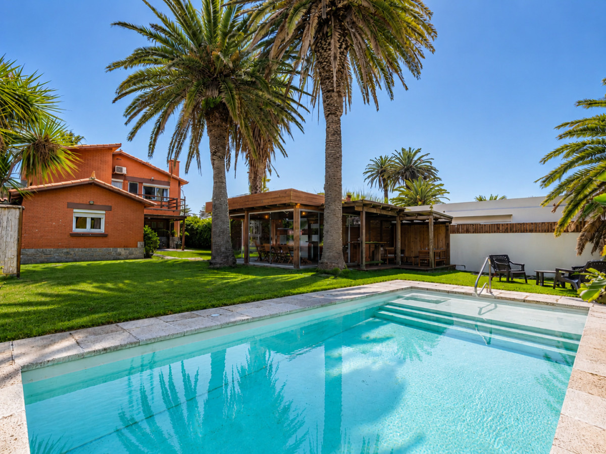 Espectacular Casa de 6 Dormitorios, Piscina y Barbacoa en la Península de Punta del Este