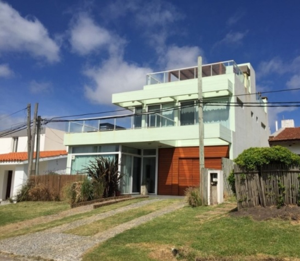 Excelente Casa de 3 Dormitorios y Vistas en Manantiales
