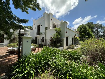Excelente chacra turística con 4 suites mas casa de huespedes y de caseros zona Camino Eguzquiza, La Barra