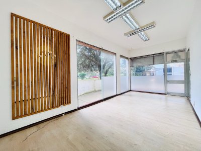 Alquier anual de local comercial en excelente ubicación, Punta del este 