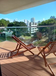 Apartamento 2 dormitorios 2 baños en excelente torre 1 cuadra del mar