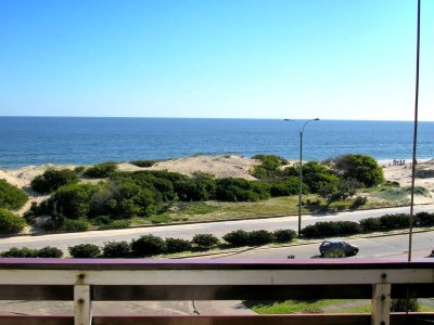 Apartamento 2 dormitorios con vista al mar cochera Playa Mansa