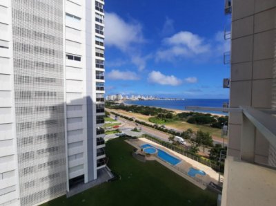 Apartamento de 2 dormitorios y dependencia en Mansa, Punta del Este