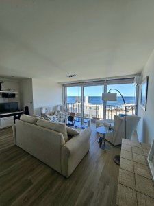 VENTA Y ALQUILER TEMPORAL HERMOSO APARTAMENTO CON VISTA AL MAR