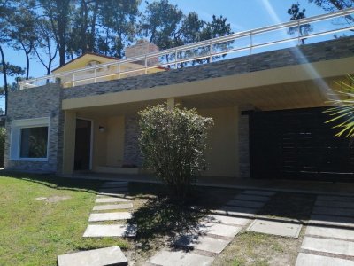 Venta O Permuta 4 Dor 3 Baños Piscina, Mansa Ref 657