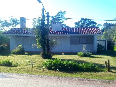 Casa En Beverly Hills De 2 Dorm, Parrillero Y Garaje Ref 586