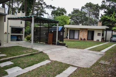 Vendo Casa A Pasos De Av Roosevelt , 2 Dorm 2 Baños,ref  697