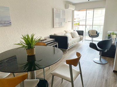 Apartamento en Venta Península 3 Dormitorios, 2 Baños, 2 Cocheras 