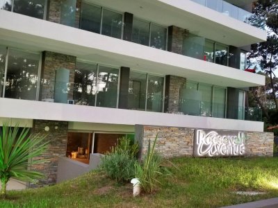 Alquiler Anual o Venta. Edificio Roosevelt Avenue.