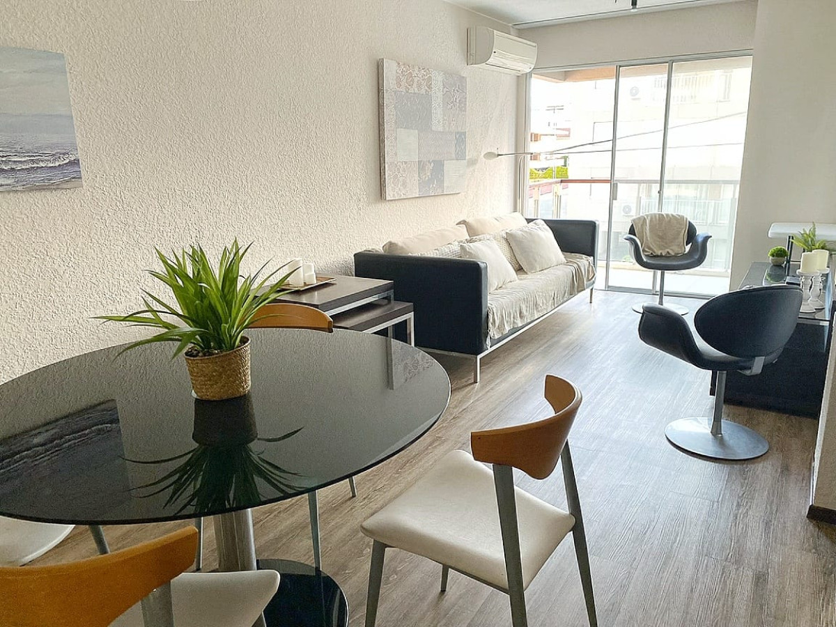 Apartamento en Venta Península 3 Dormitorios, 2 Baños, 2 Cocheras 