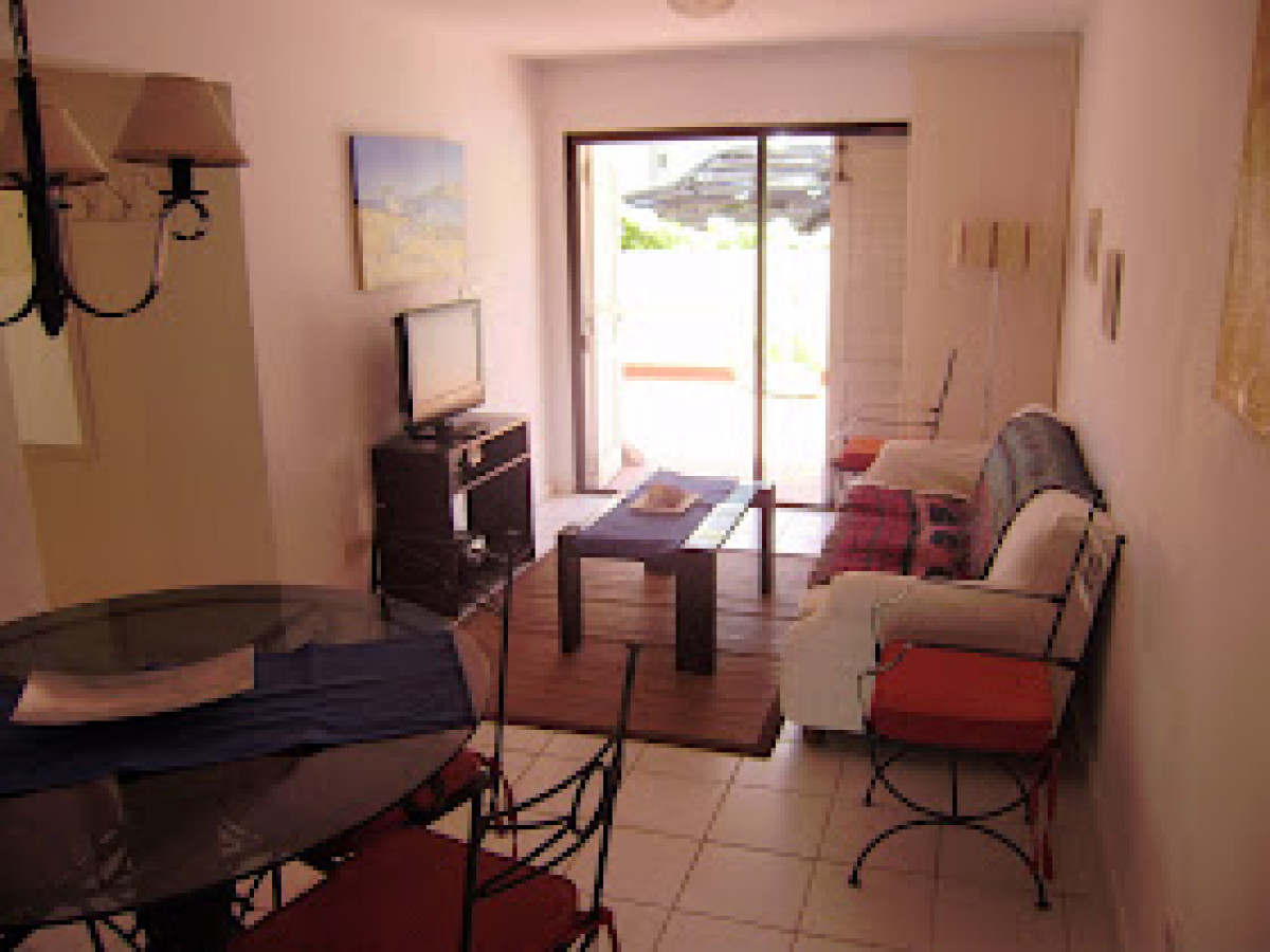 En venta y alquiler temporal ,apartamento de 2 dormitorios. Península, Punta del Este