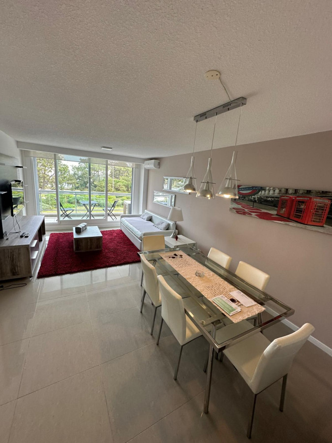 Venta y Alquiler anual- Apartamento de 1 dormitorio en Torre One 2, Punta del Este.
