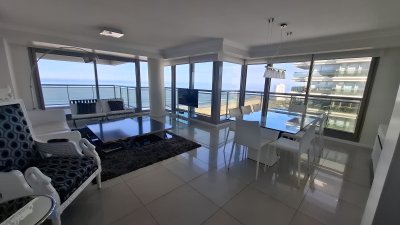 Venta apartamento 3 suites y dependencia completa, primera línea Brava, Punta del Este