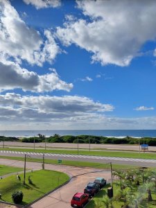 PUNTA DEL ESTE BRAVA APARTAMENTO 2 DORMITORIOS EDIFICIO CON SERVICIOS