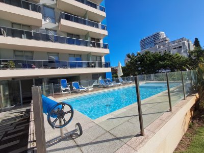 PUNTA DEL ESTE BRAVA APTO 2 DORMITORIOS 1 BAÑO COCHERA AMENITIES ALQUILER TEMPORAL