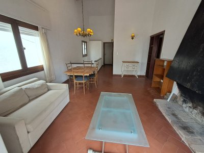 PUNTA DEL ESTE PENINSULA APARTAMENTO DE 3 DORMITORIOS Y DEPENDENCIA EN VENTA