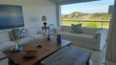Alquiler de Verano, 4 dormitorios mas dep, 1era linea al mar, Rincon del Indio, Punta del Este