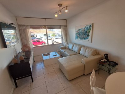 PUNTA DEL ESTE PENINSULA APTO 2 DORM 2 BAÑOS GARAGE A METROS DEL MAR