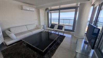 Venta apartamento 3 suites y dependencia completa, primera línea Brava, Punta del Este