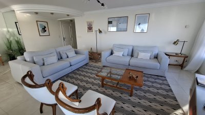 Alquiler Anual, 4 dormitorios, 5 baños, primera linea, Mansa, Punta del Este