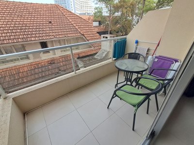 PUNTA DEL ESTE MANSA ZONA ENJOY 1 DORMITORIO BALCON COCHERA PISCINA