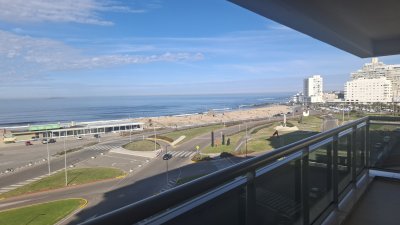 Venta apartamento 3 suites y dep completa, primera línea Brava, Punta del Este