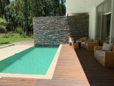 Alquiler de Verano, 3 dormitorios con piscina climatizada, Burnett, Punta del Este