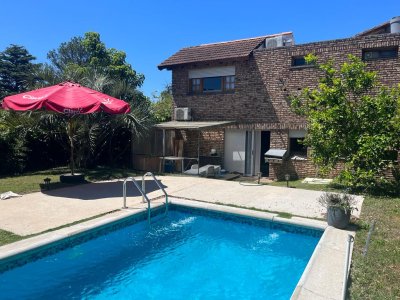 ALQUILER CASA  ANUAL PUNTA DEL ESTE   MODERNA ,PISCINA CLIMATIZADA 